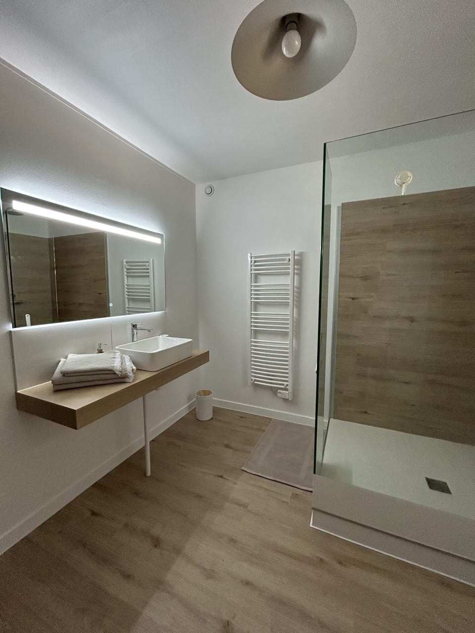 Superior Double Room | Bathroom | Shower, rainfall showerhead, hair dryer, bathrobes