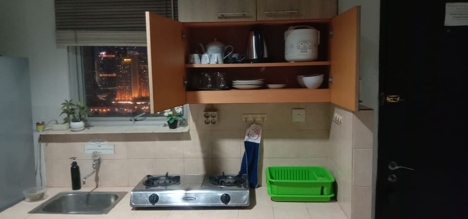 City Apartment, 2 Bedrooms, City View | Private kitchen | Fridge, microwave, stovetop, electric kettle