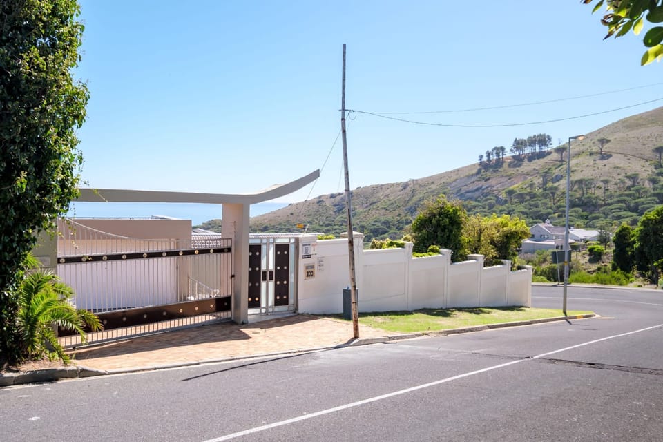 House | 7 bedrooms, desk, Internet