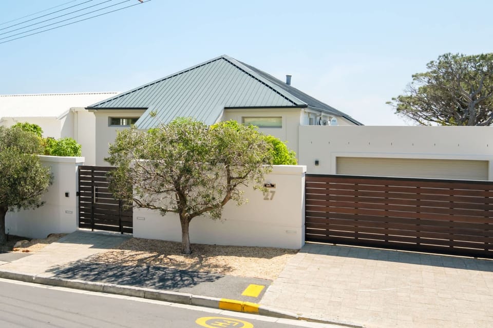House | 5 bedrooms, desk, Internet