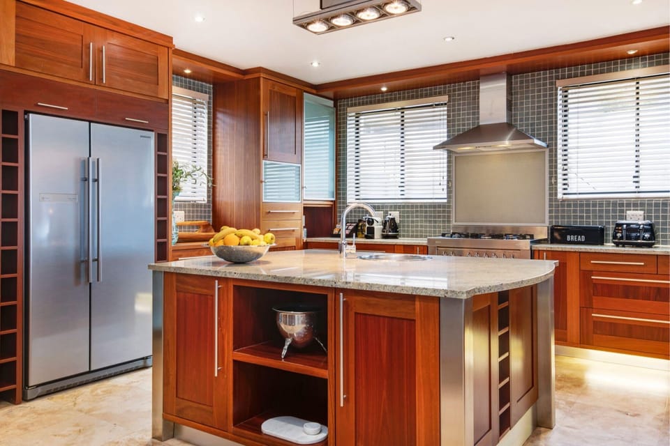 House | 4 bedrooms, desk, Internet