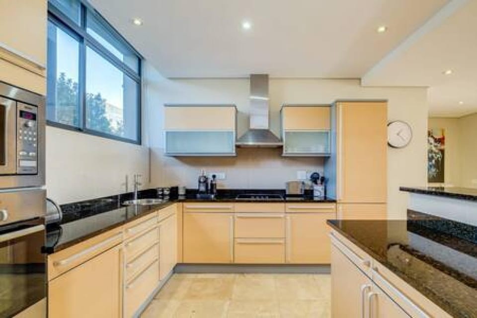 House | 2 bedrooms, desk, Internet