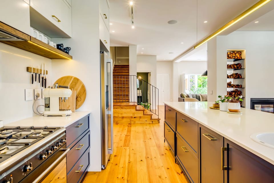 House | 4 bedrooms, desk, Internet