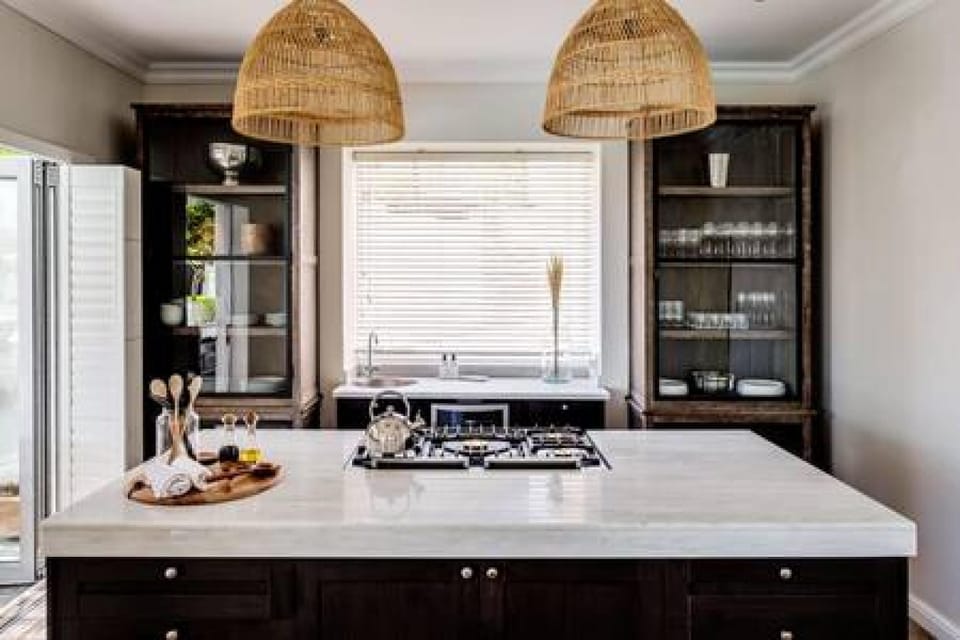 House | 4 bedrooms, desk, Internet