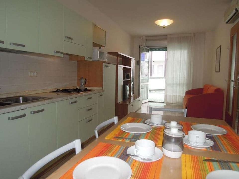 Apartment, 2 Bedrooms, Balcony, City View | Interior