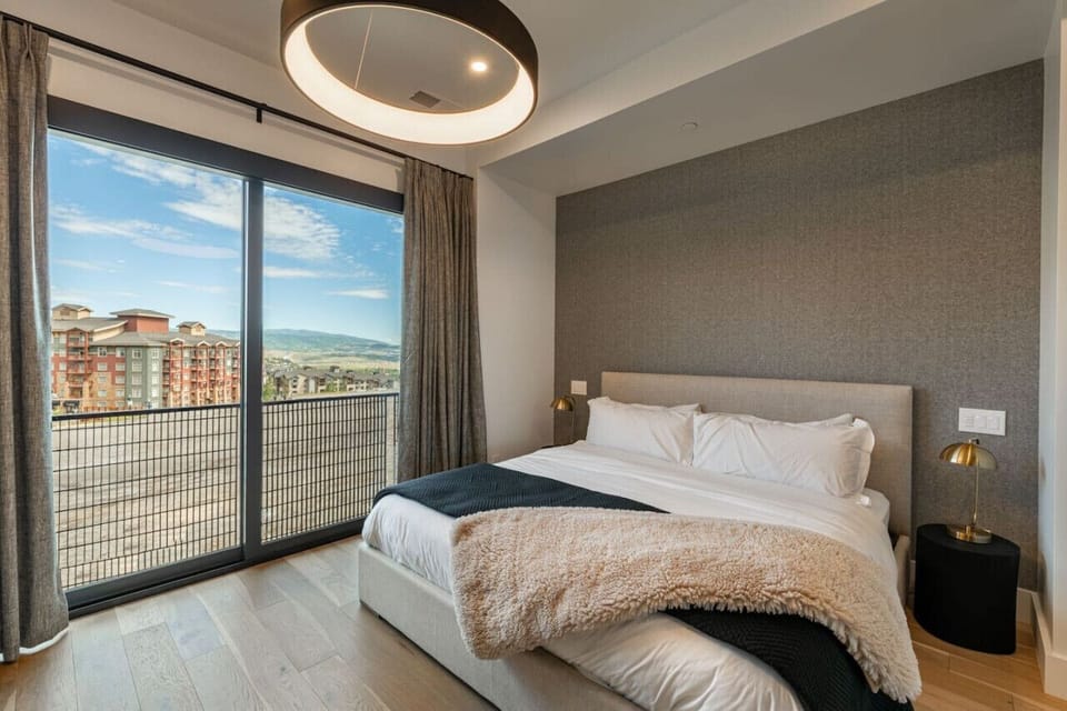 Master king bedroom