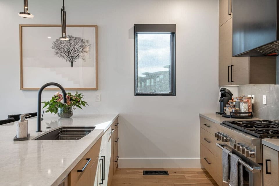 Full kitchen with everything you need