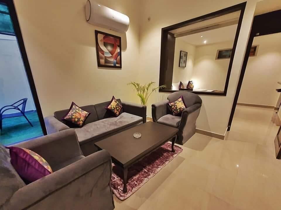 Luxury Suite | Iron/ironing board, free WiFi, bed sheets