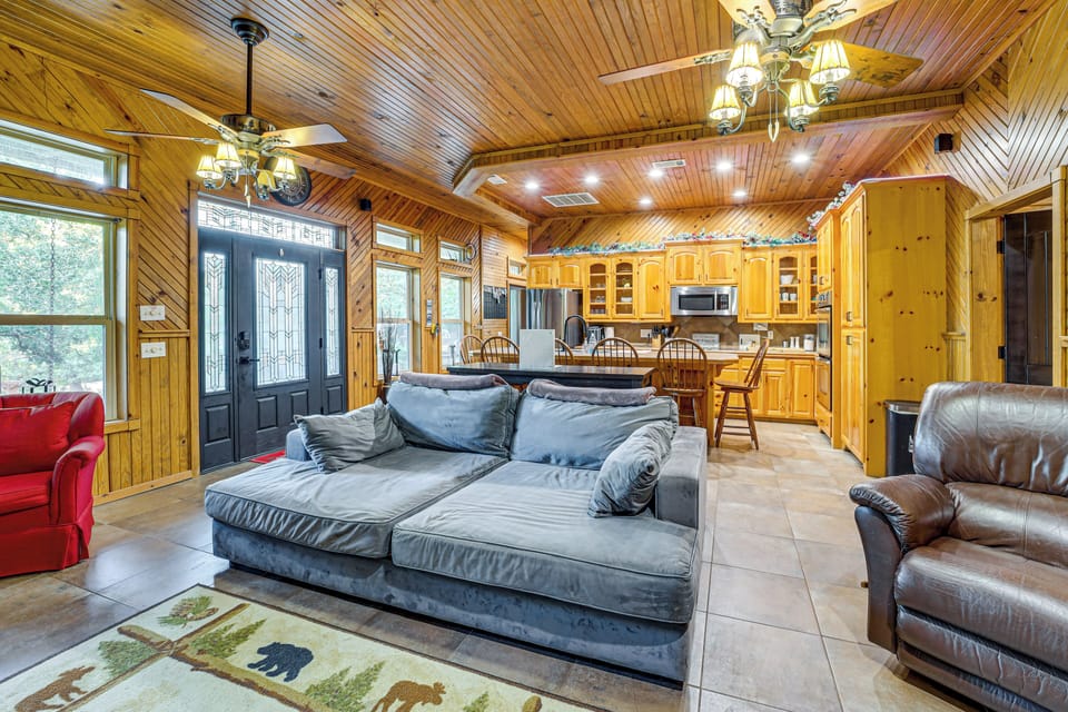 House (4 Bedrooms) | Interior