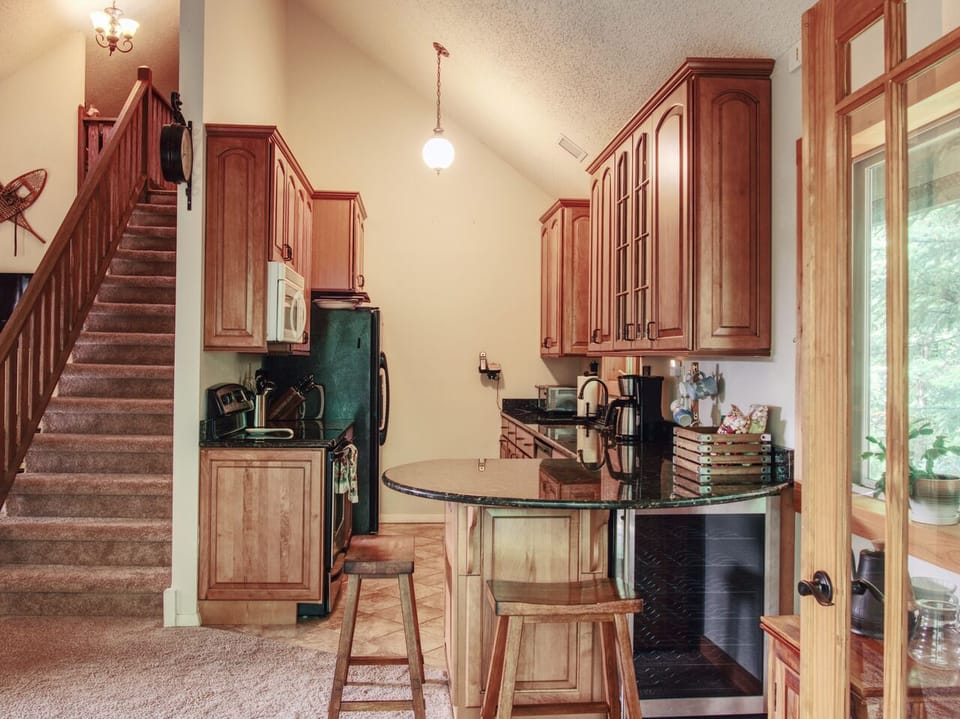Wine Fridge, Coffee Maker, Toaster Oven, Hot Water Kettle and plenty more!