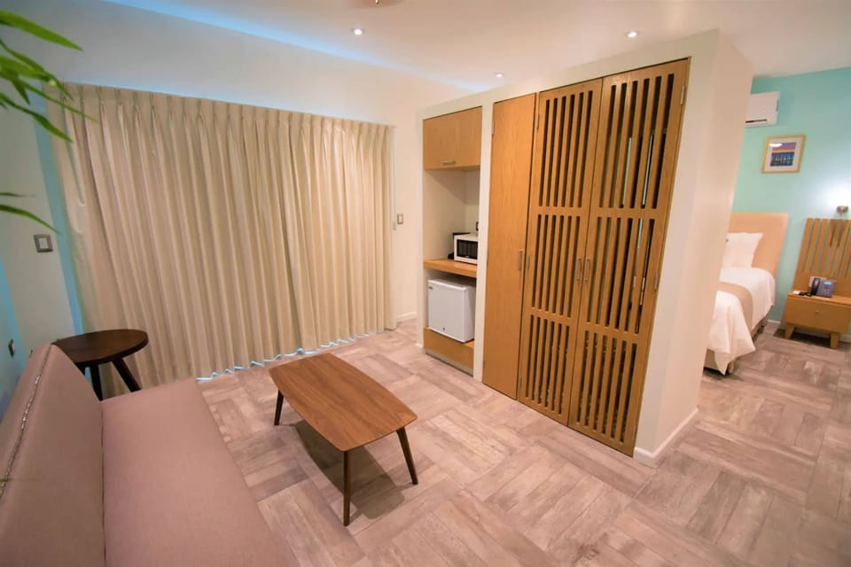 Suite | In-room safe, free WiFi, bed sheets