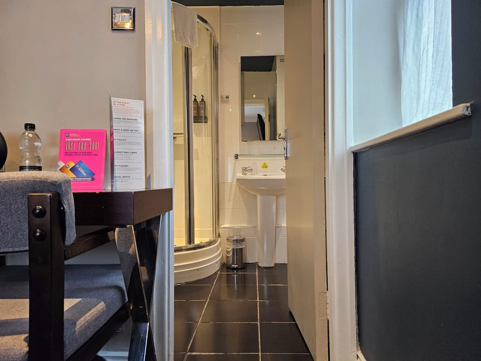 Standard Room, 1 Twin Bed, Non Smoking | Bathroom | Combined shower/tub, hydromassage showerhead, free toiletries