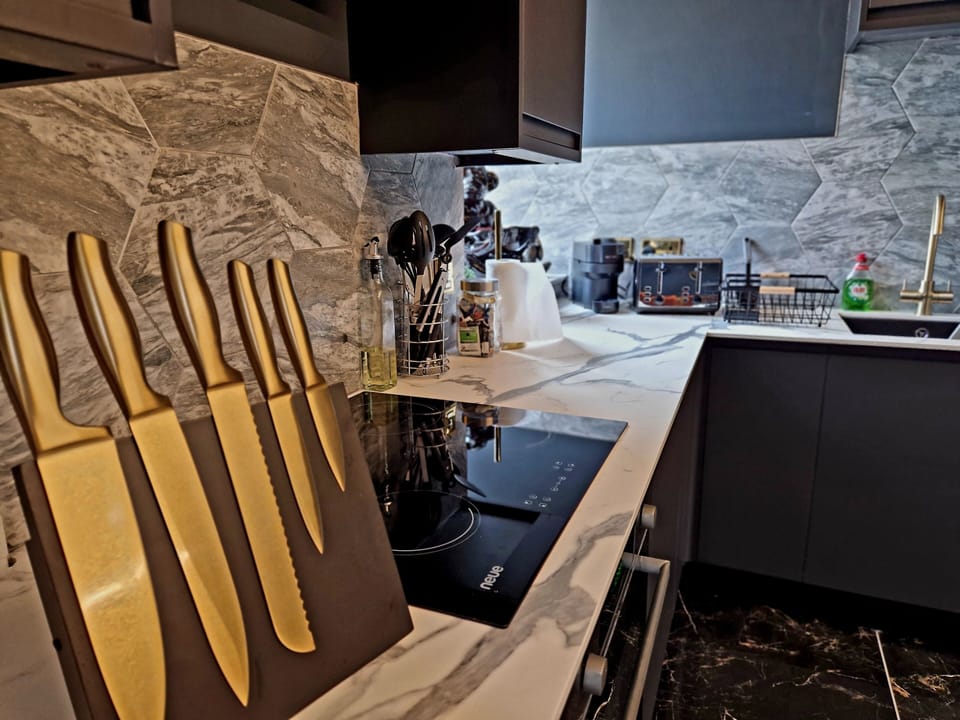 Cottage | Private kitchen | Fridge, dishwasher, electric kettle, toaster
