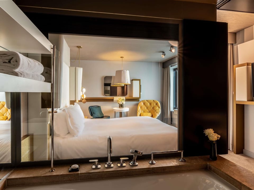 Luxury Room | Premium bedding, down comforters, pillowtop beds, minibar