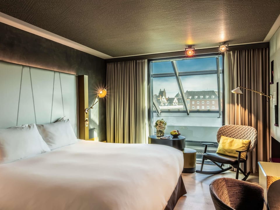 Superior Room (Relax with literature) | Premium bedding, down comforters, pillowtop beds, minibar