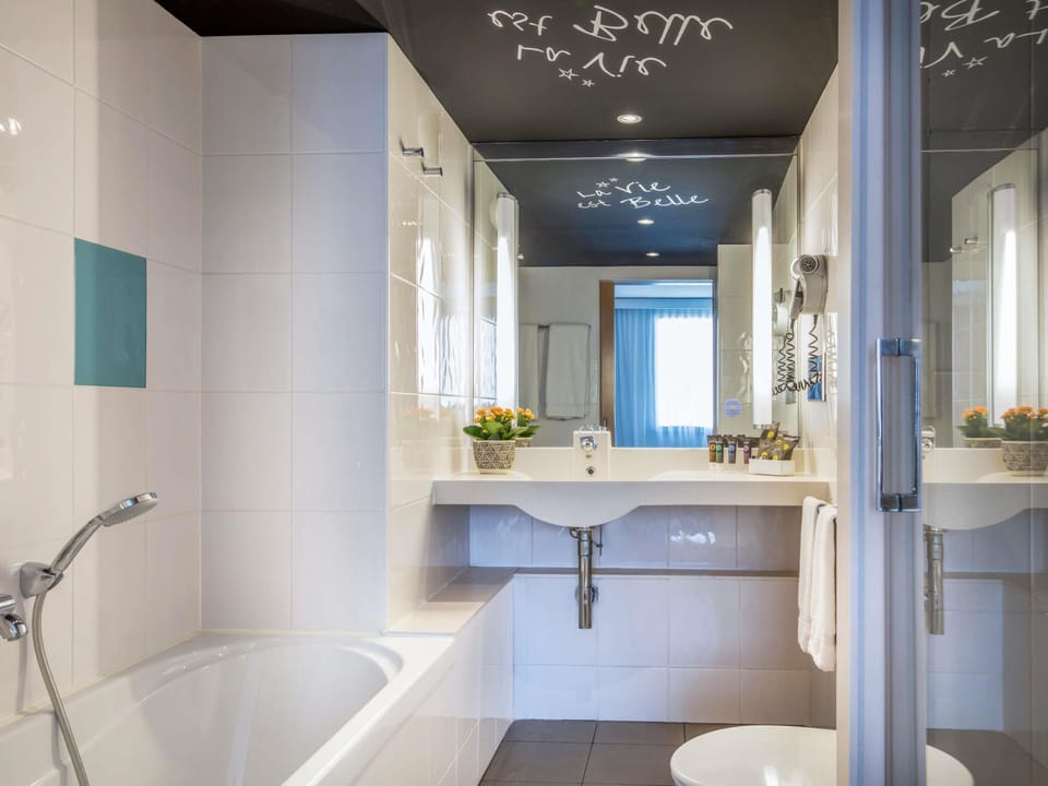 Executive Room, 1 Queen Bed with Sofa bed | Bathroom | Separate tub and shower, deep soaking tub, rainfall showerhead