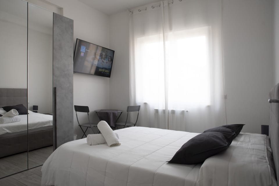 Comfort Room, 1 Double Bed, City View | Premium bedding, down comforters, memory foam beds, desk