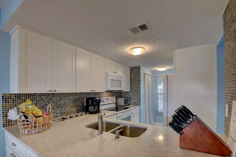 fully equipped kitchen