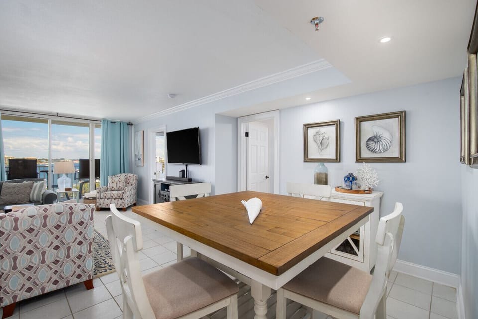 Open layout allows wonderful harbor views.