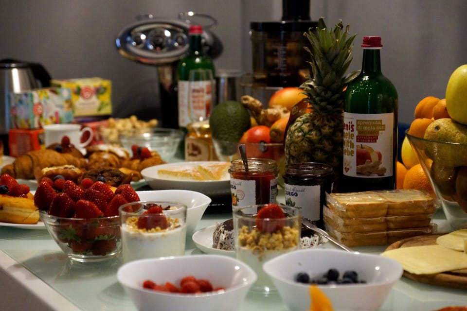 Cooked-to-order breakfast for a fee on weekdays