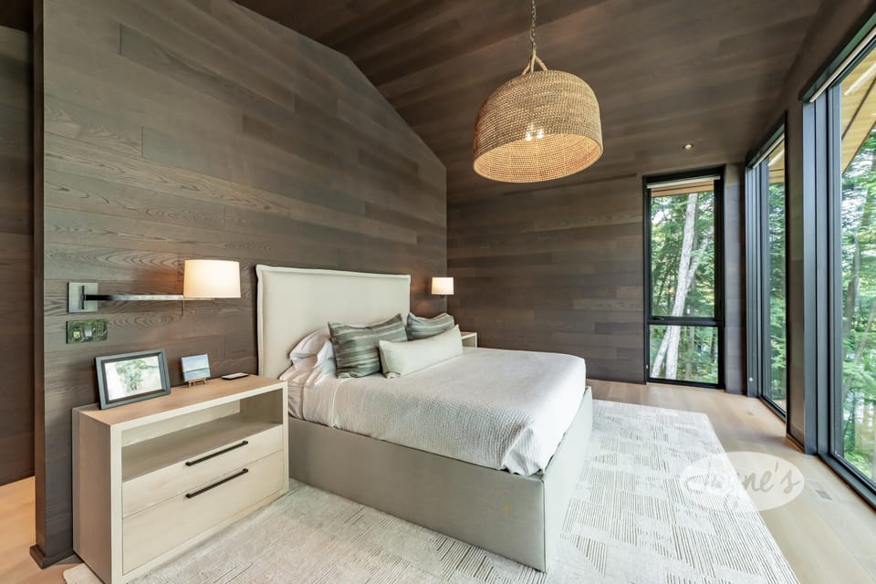 Primary Bedroom - Main Floor