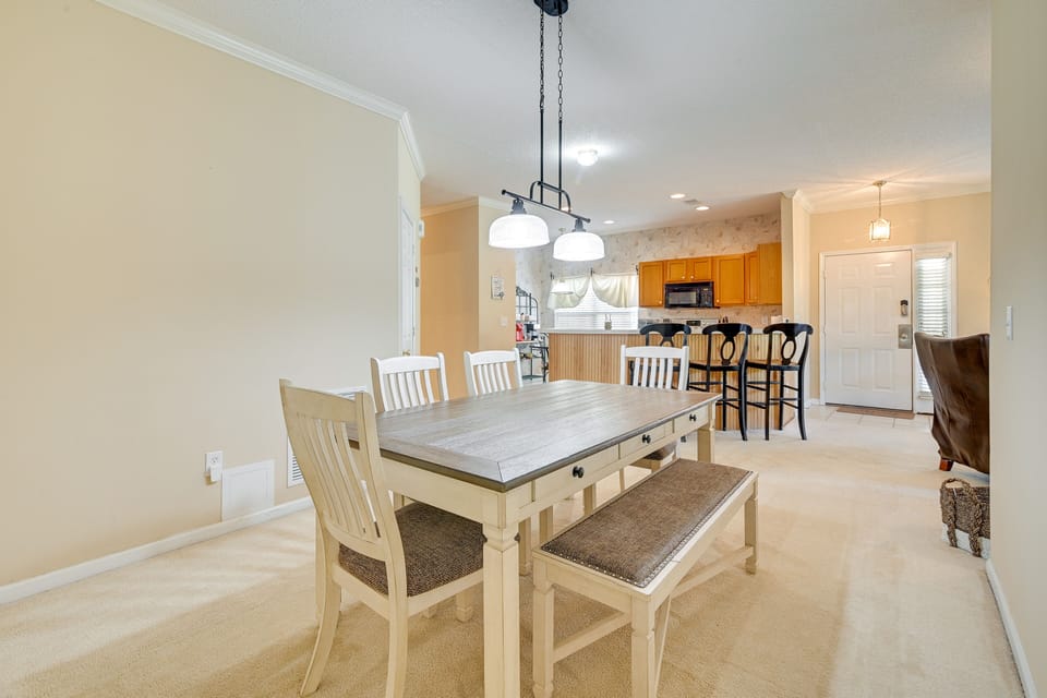 Dining Area | Dishware & Flatware Provided