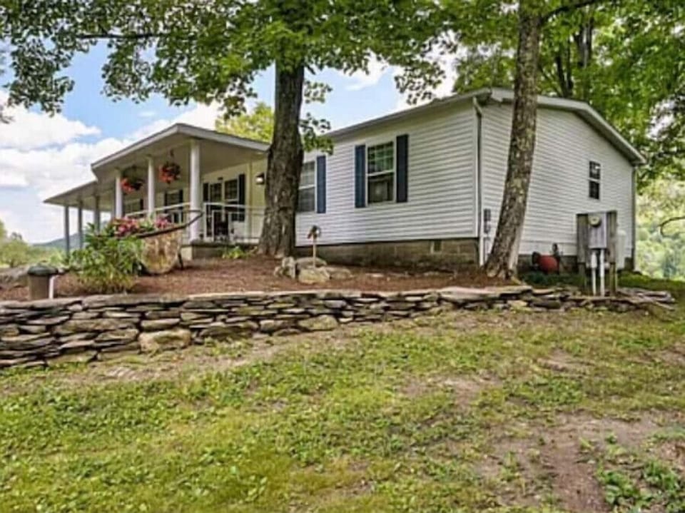 Front view of home.