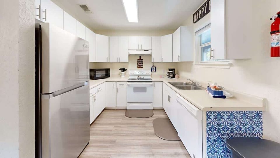 Fully equipped kitchen with full size appliances and plenty of prep space. Cook breakfast before tubing, pack snacks for the river, or enjoy a relaxed Spring Break dinner at home.