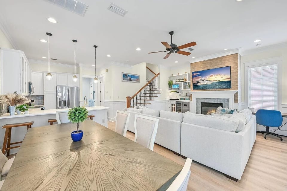Dinning room to living room 
