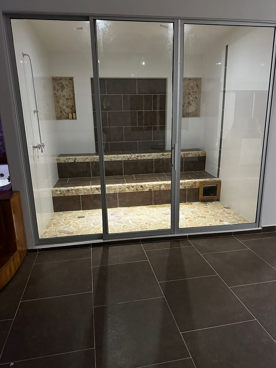 Sauna, hot tub