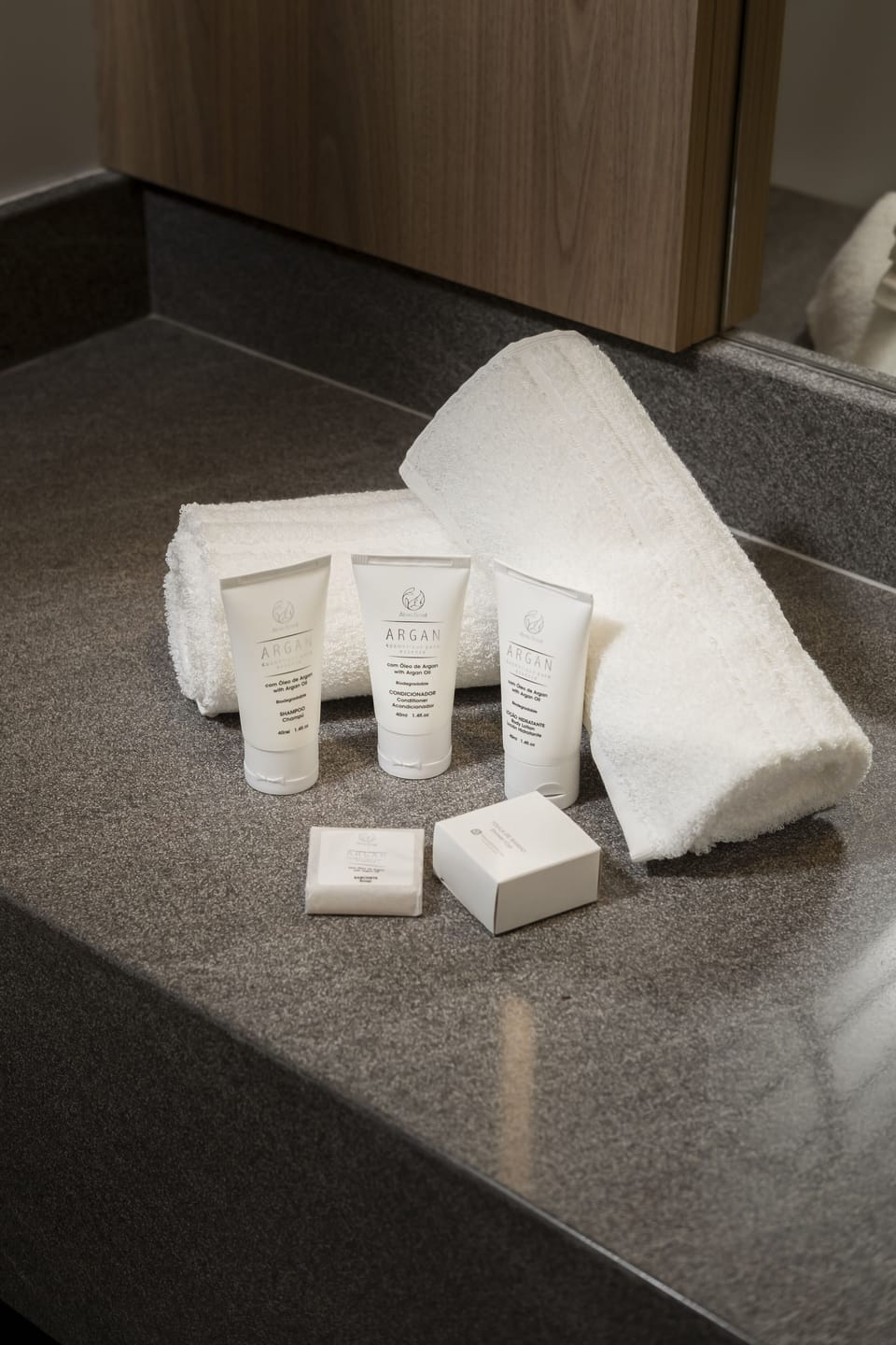 Deluxe Room | Bathroom | Shower, hair dryer, towels, soap