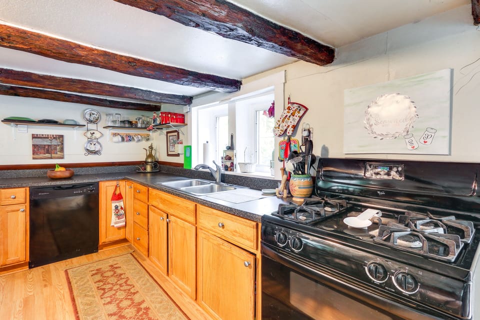 Kitchen | Coffee Maker | Dishwasher | Cooking Utensils