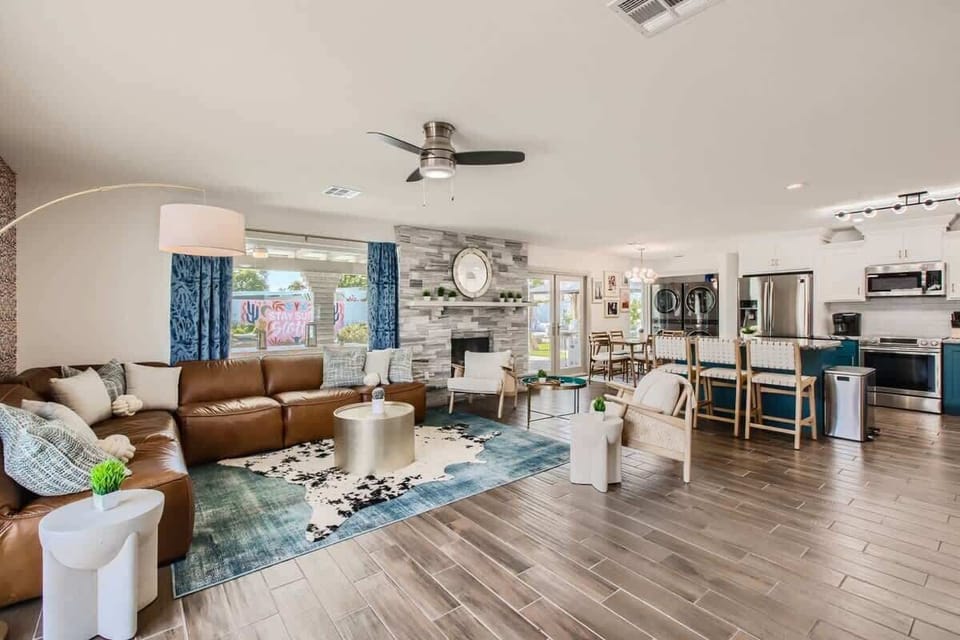 Open concept with tasteful details - The SuiteSpot - Scottsdale, AZ