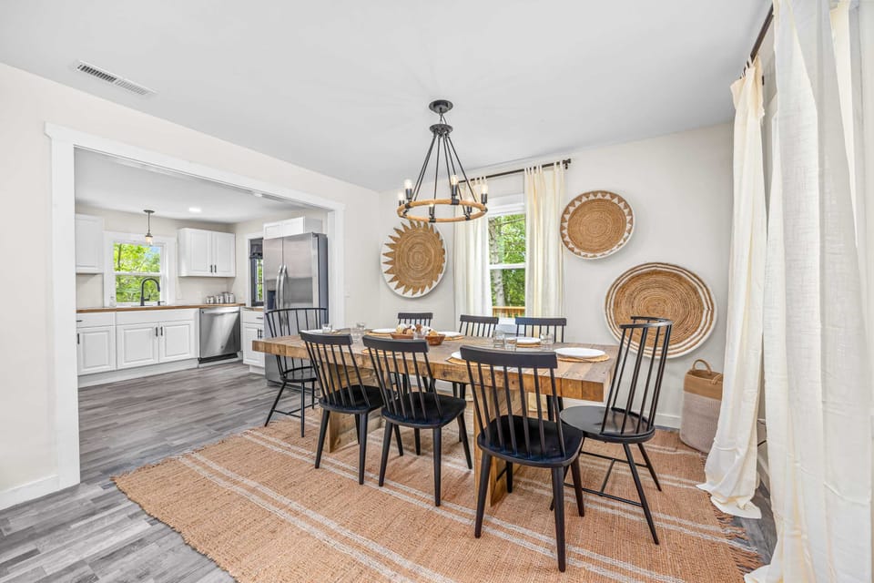 Dine together, laugh often! Gather around for home-cooked meals in this spacious dining area. #CabinRetreat #FamilyMeals - The Loop - Gatlinburg, TN
