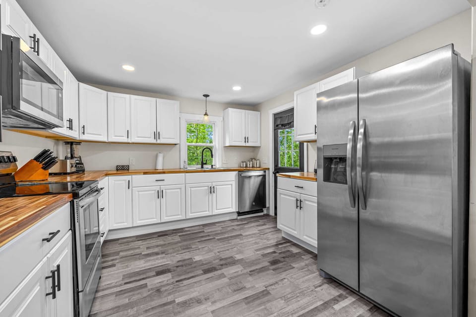 Enjoy family meals in the fully-equipped modern kitchen - The Loop - Gatlinburg, TN
