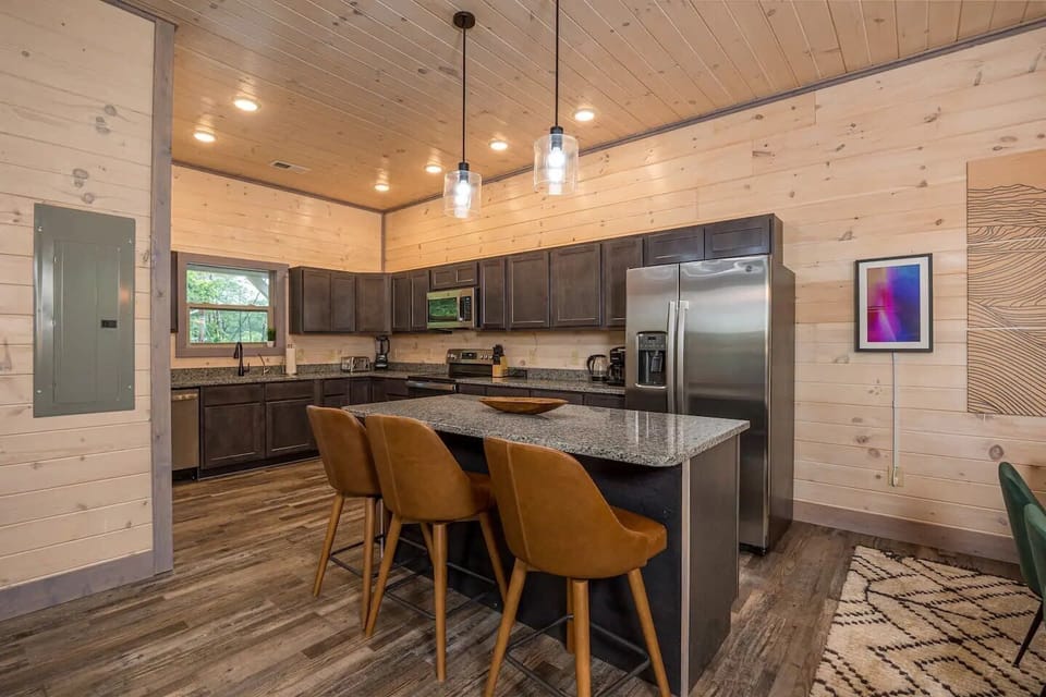 Fully stocked kitchen - The Smokey - Sevierville, TN