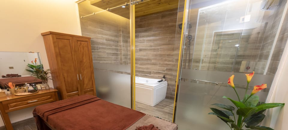 Sauna, steam room