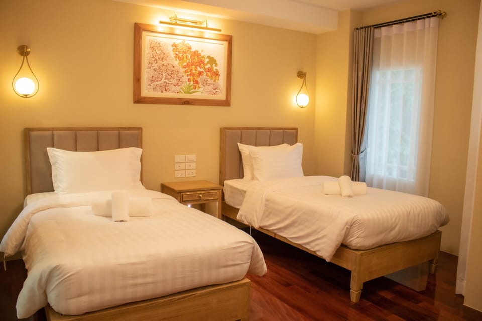 Deluxe Twin Room | Minibar, in-room safe, individually decorated, desk