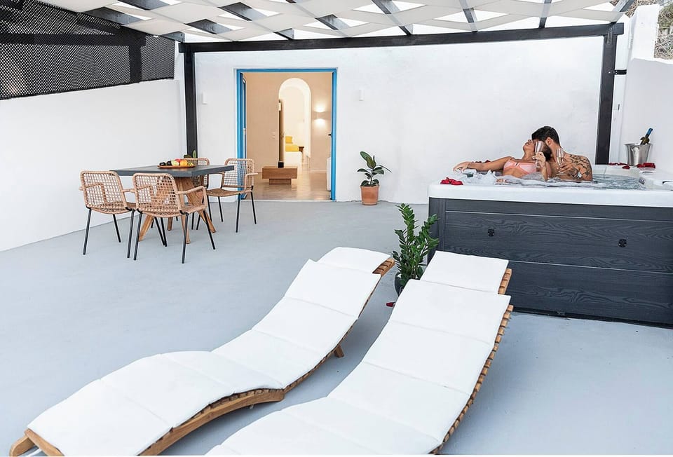 Apartment, 1 Bedroom, Balcony, Ocean View | Living area