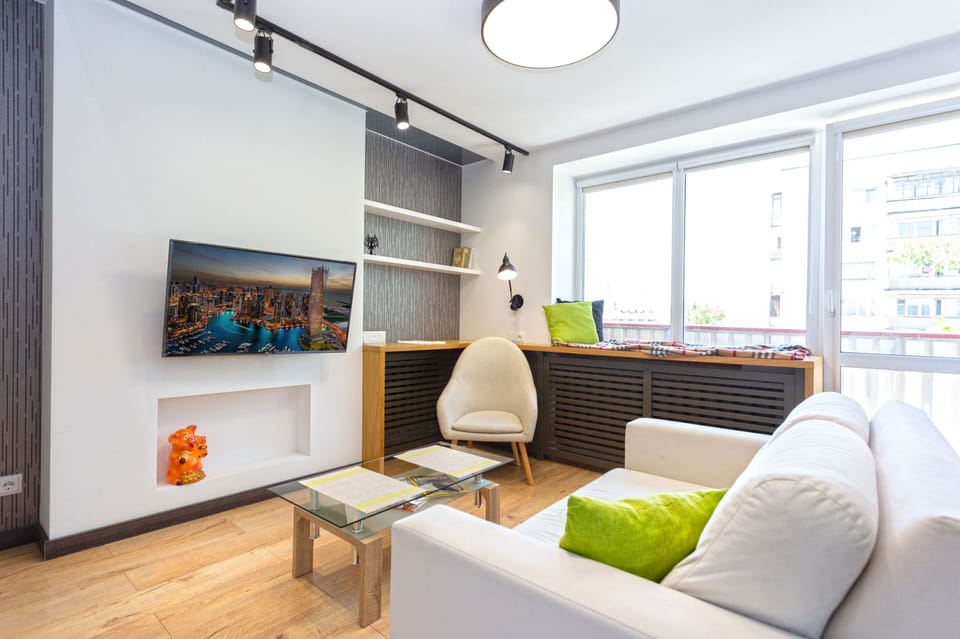 Apartment | Living area | 42-inch LCD TV with cable channels
