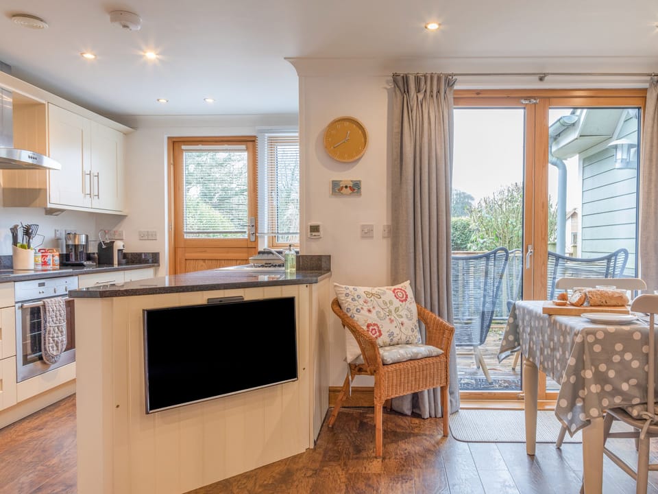 Cottage | Private kitchen | Fridge, dishwasher, electric kettle, toaster