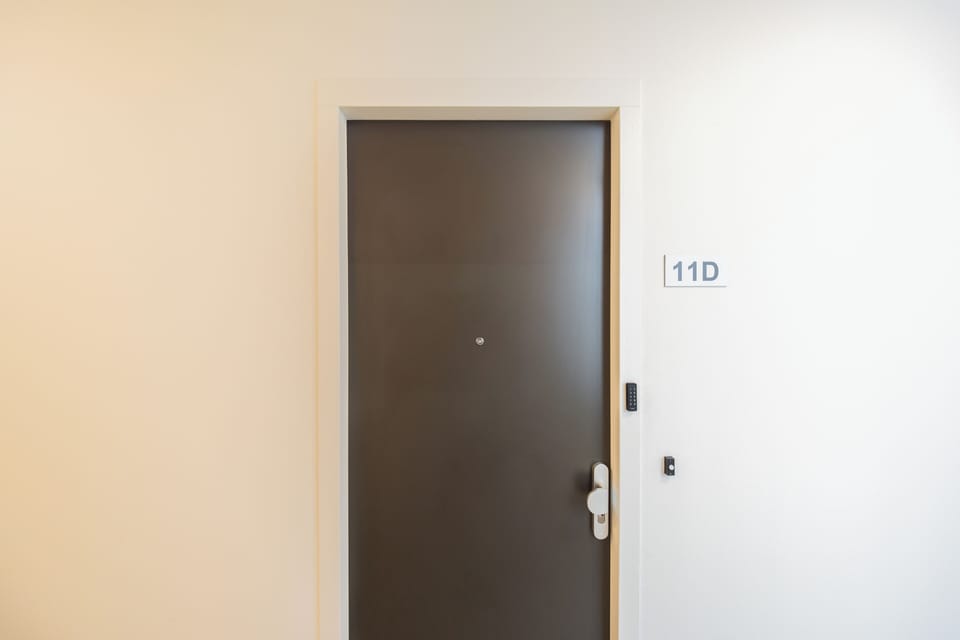 Basic Studio | Living room | 40-inch LCD TV with digital channels, heated floors, streaming services