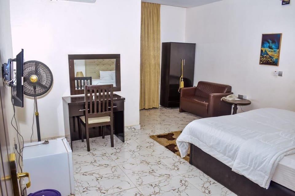 1 bedroom, individually decorated, individually furnished