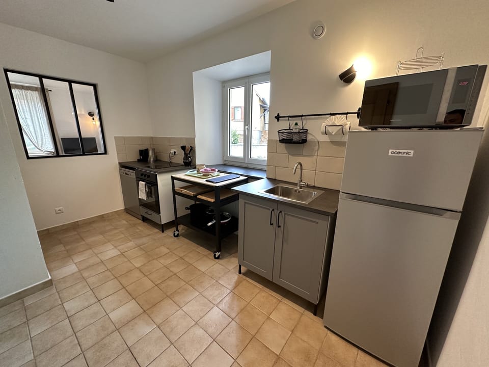 Fully equipped kitchen (1)