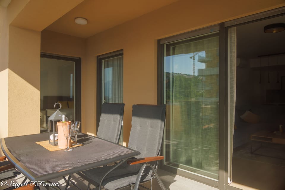 Apartment | Outdoor dining