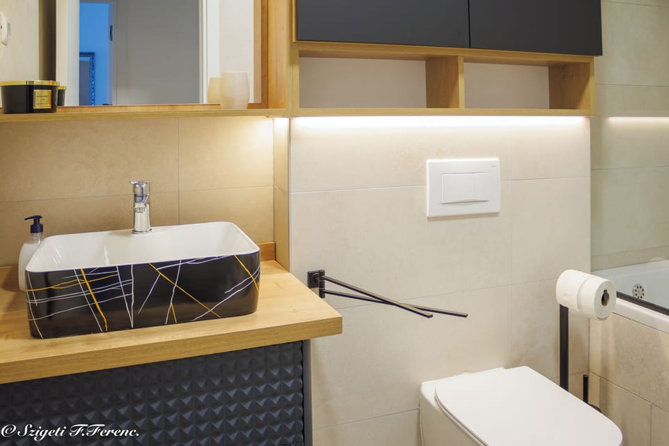 Apartment | Bathroom | Combined shower/tub, deep soaking tub, hair dryer, towels
