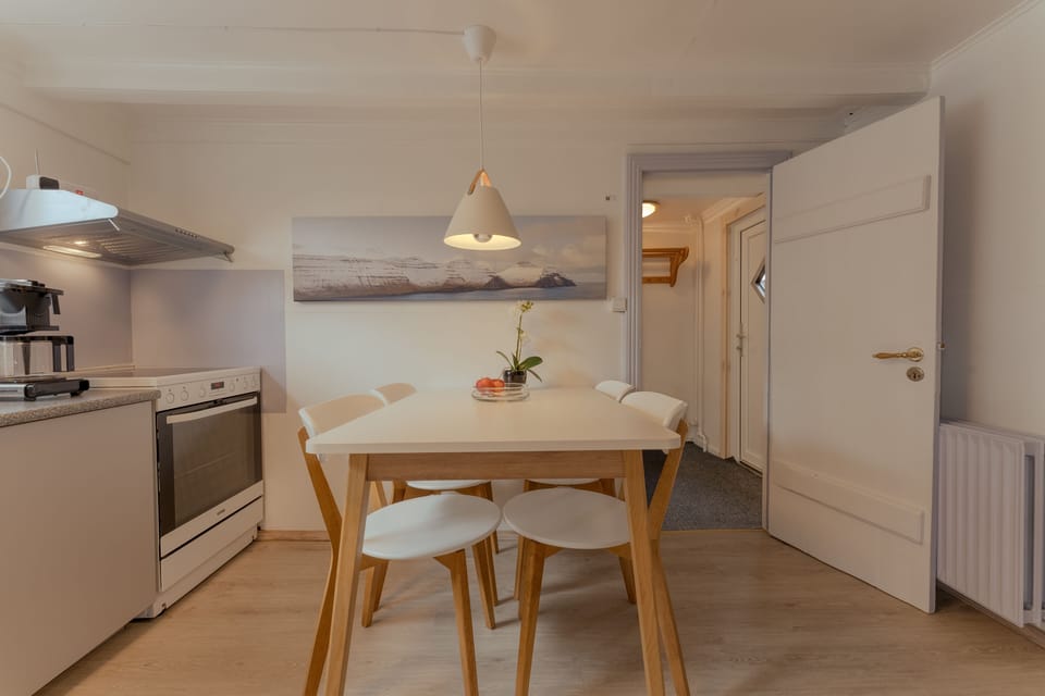 Comfort Cottage, 3 Bedrooms | Dining room