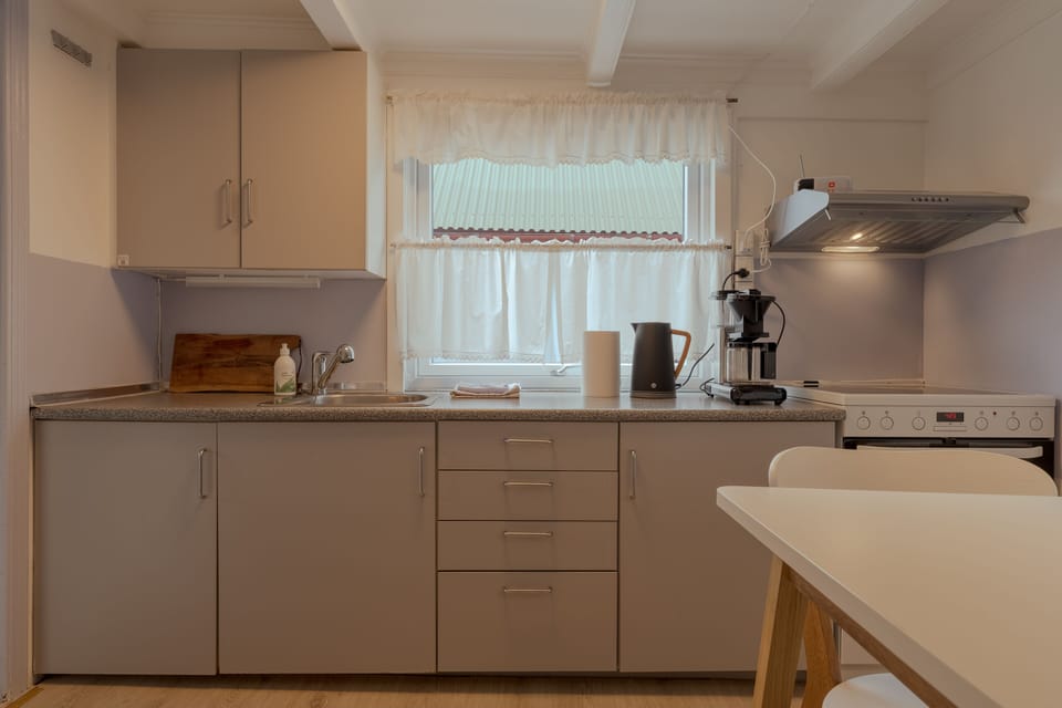 Comfort Cottage, 3 Bedrooms | Private kitchen | Coffee/tea maker, full-size fridge, microwave, oven