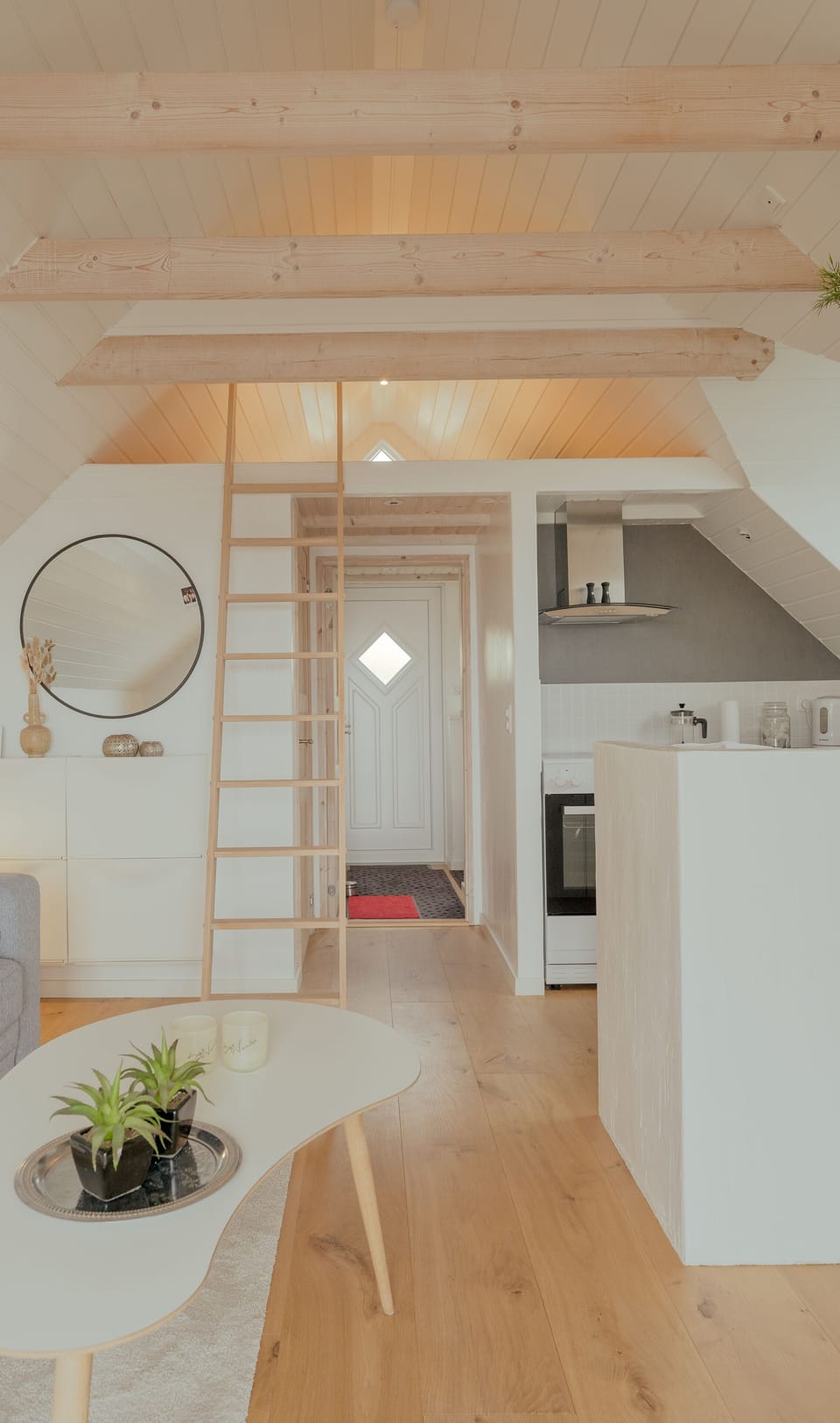 Room | Living area | 40-inch flat-screen TV with satellite channels, heated floors