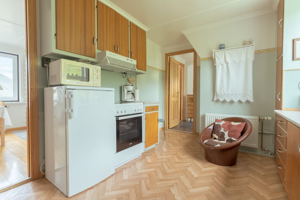 Standard House | Private kitchen | Coffee/tea maker, full-size fridge, microwave, oven